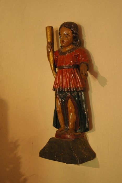 statue (statuette) : Ange à la corne n°2 - © Ministère de la Culture (France), Conservation des antiquités et des objets d’art de Haute-Savoie – Tous droits réservés 