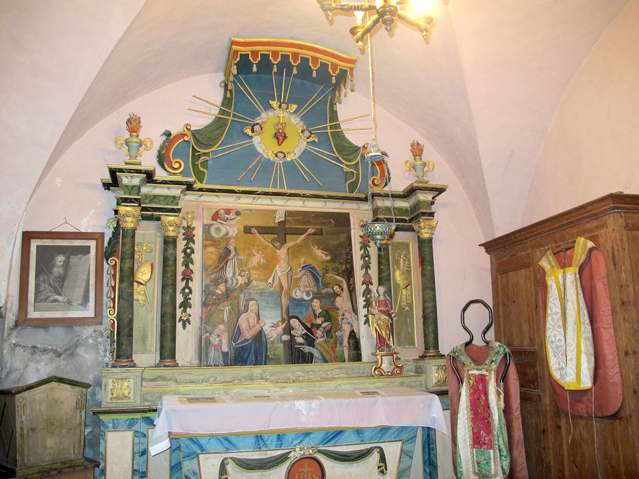 retable, tableau : Christ en Croix avec des saints - © Ministère de la Culture (France), Conservation des antiquités et des objets d’art de Haute-Savoie – Tous droits réservés
