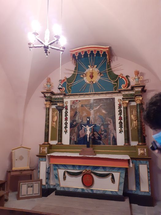 retable, tableau : Christ en Croix avec des saints - © Ministère de la Culture (France), Conservation des antiquités et des objets d’art de Haute-Savoie – Tous droits réservés 