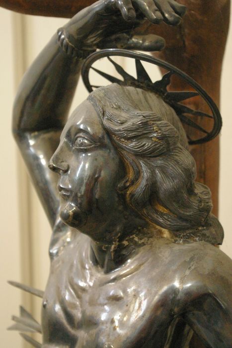 statue : Saint Sébastien, vue partielle - © Ministère de la Culture (France), Conservation des antiquités et des objets d’art de Haute-Savoie – Tous droits réservés 