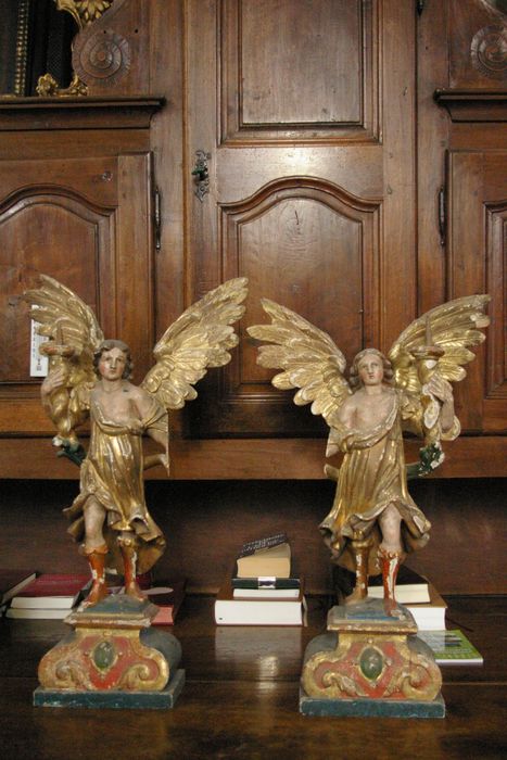 statues (statuettes) : Anges tenant des torches - © Ministère de la Culture (France), Conservation des antiquités et des objets d’art de Haute-Savoie – Tous droits réservés 