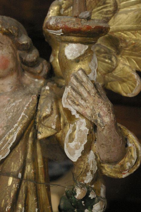 statue (statuette) : Ange tenant une torche n°1, détail