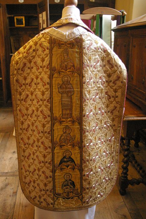 chasuble (ornement dit des saints de Savoie) - © Ministère de la Culture (France), Conservation des antiquités et des objets d’art de Haute-Savoie – Tous droits réservés 
