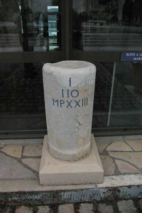 borne (borne milliaire) - © Ministère de la Culture (France), Conservation des antiquités et des objets d’art de Haute-Savoie – Tous droits réservés 