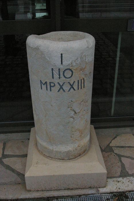 borne (borne milliaire) - © Ministère de la Culture (France), Conservation des antiquités et des objets d’art de Haute-Savoie – Tous droits réservés 