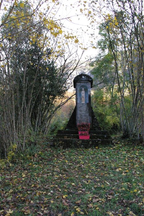 vue générale de l’oratoire hébergeant la statue de Vierge à l'Enfant dite Notre-Dame des Cyclamens,  - © Ministère de la Culture (France), Conservation des antiquités et des objets d’art de Haute-Savoie – Tous droits réservés 