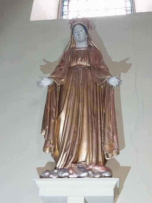 statue : Vierge couronnée