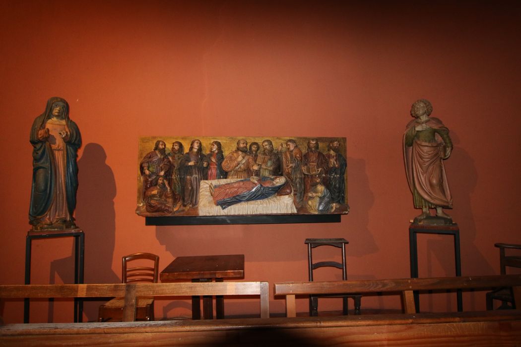 bas-relief : la Mort de la Vierge, statues : Vierge, saint Jean - © Ministère de la Culture (France), Conservation des antiquités et des objets d’art de Haute-Savoie – Tous droits réservés 