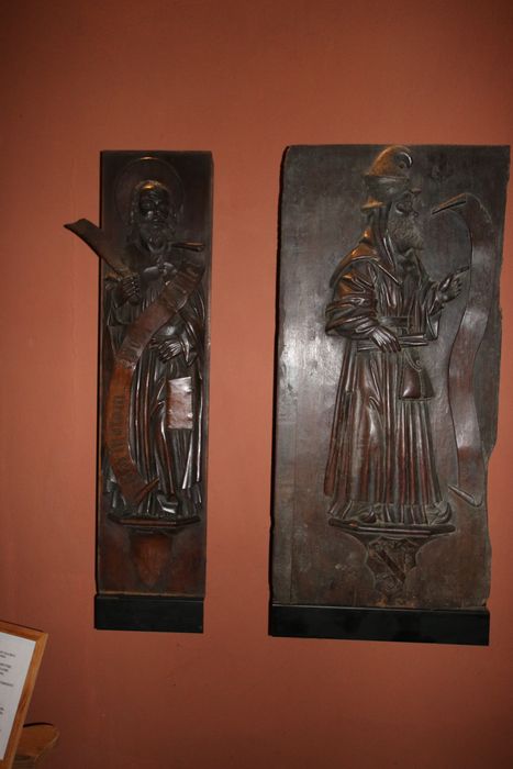 bas-reliefs : saint Barthélémy, personnage de profil - © Ministère de la Culture (France), Conservation des antiquités et des objets d’art de Haute-Savoie – Tous droits réservés