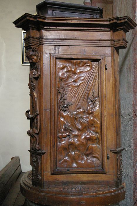 buffet, détail d’un bas-relief