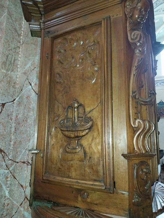 buffet, détail d’un bas-relief