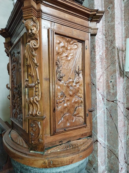 buffet, détail d’un bas-relief