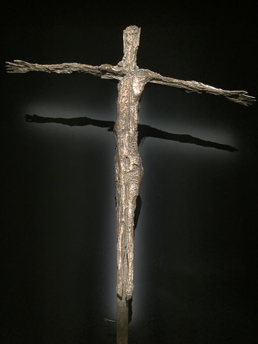 statue : Christ en croix