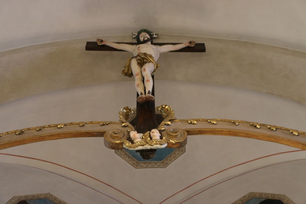 statue : Christ en croix