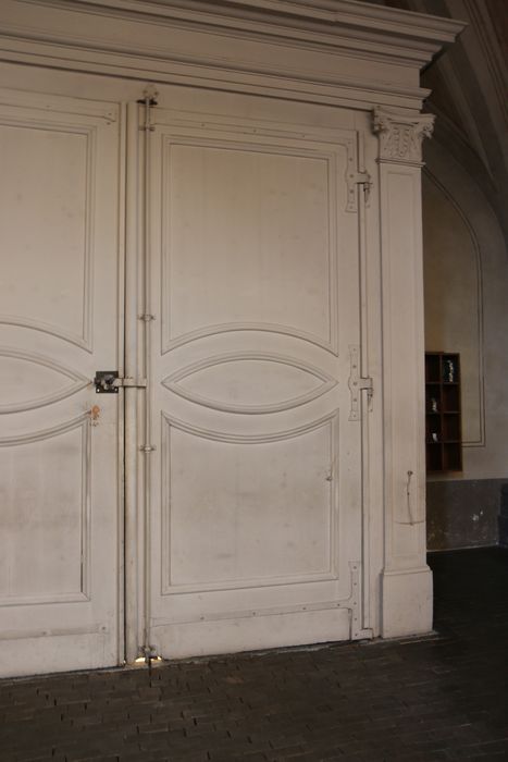 tambour de porte, vue partielle