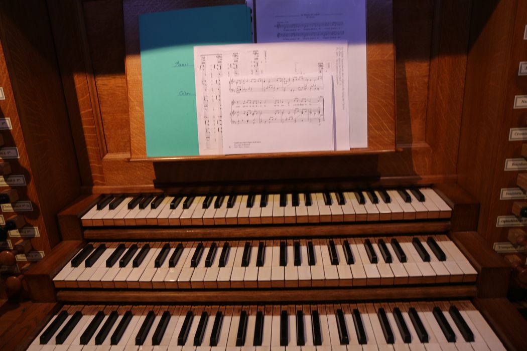orgue de tribune : partie instrumentale de l'orgue, console