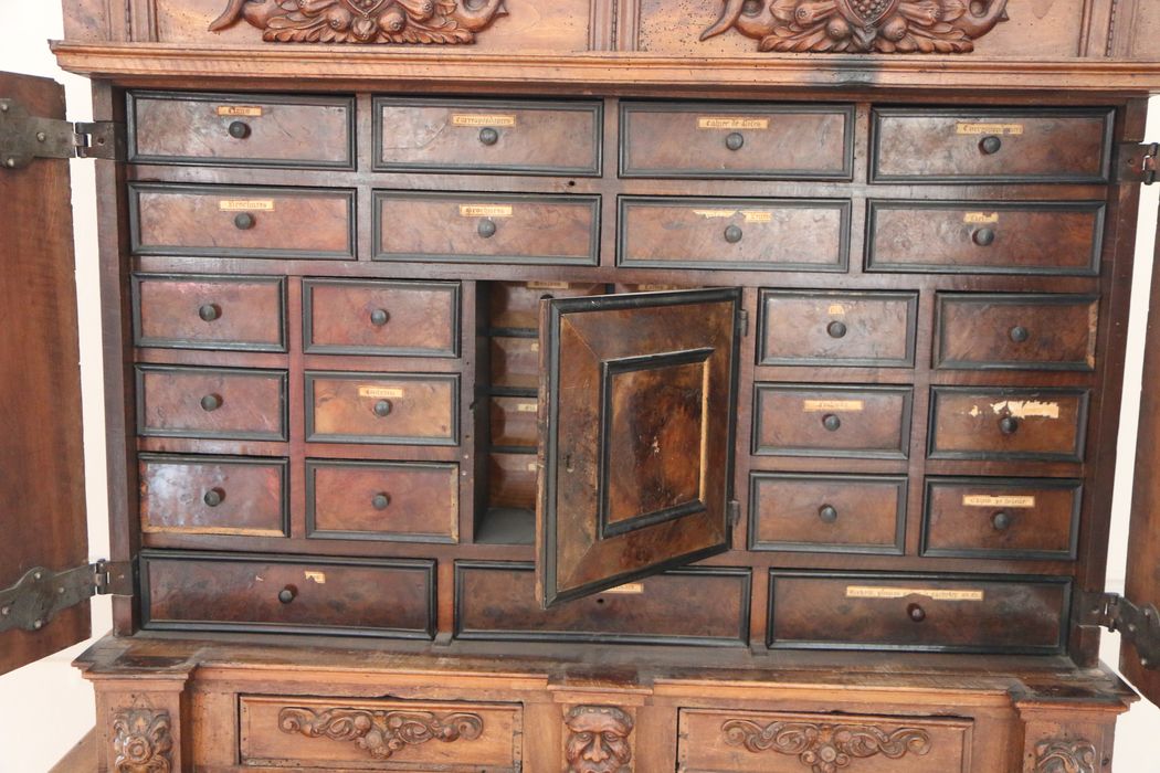 buffet, vue partielle