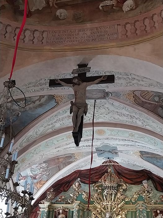 statue : Christ en croix