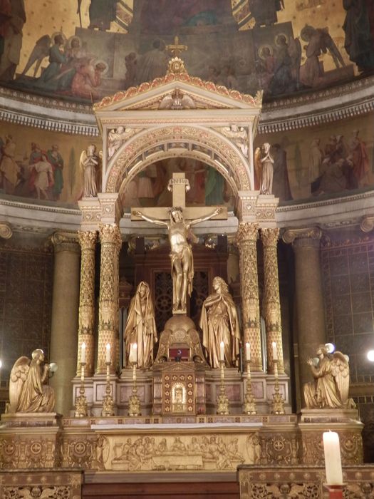 calvaire : Christ en croix entre la Vierge et saint Jean