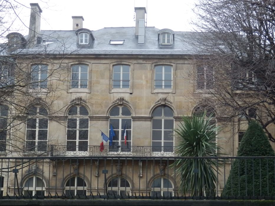 façade sur jardin, vue partielle