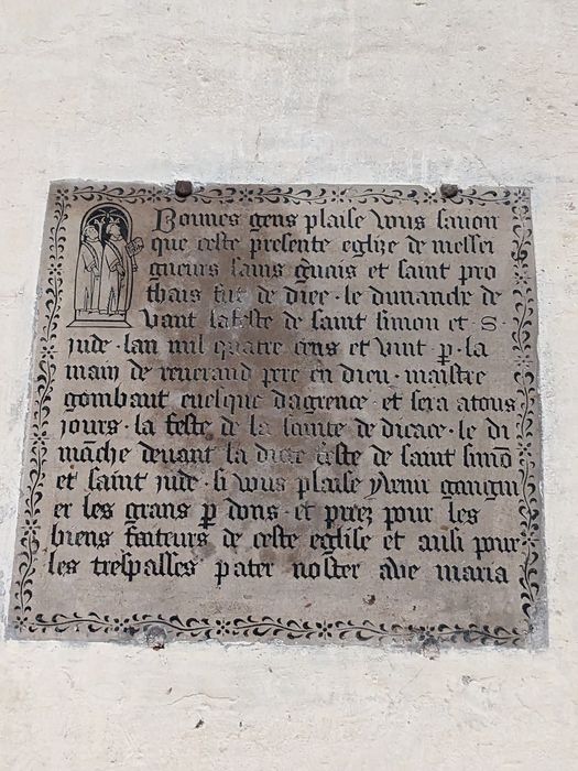 plaque commémorative de la dédicace de l'église par l'évêque d'Agrens