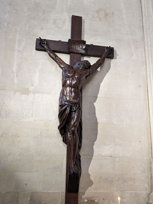 statue : Le Christ en croix