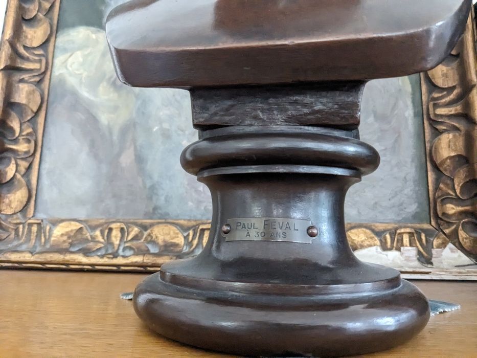 buste : Paul Féval, détail du cartel