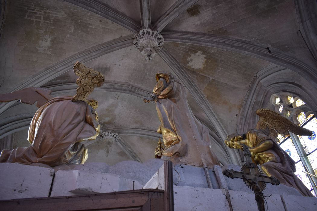 statues : Vierge, anges adorateurs