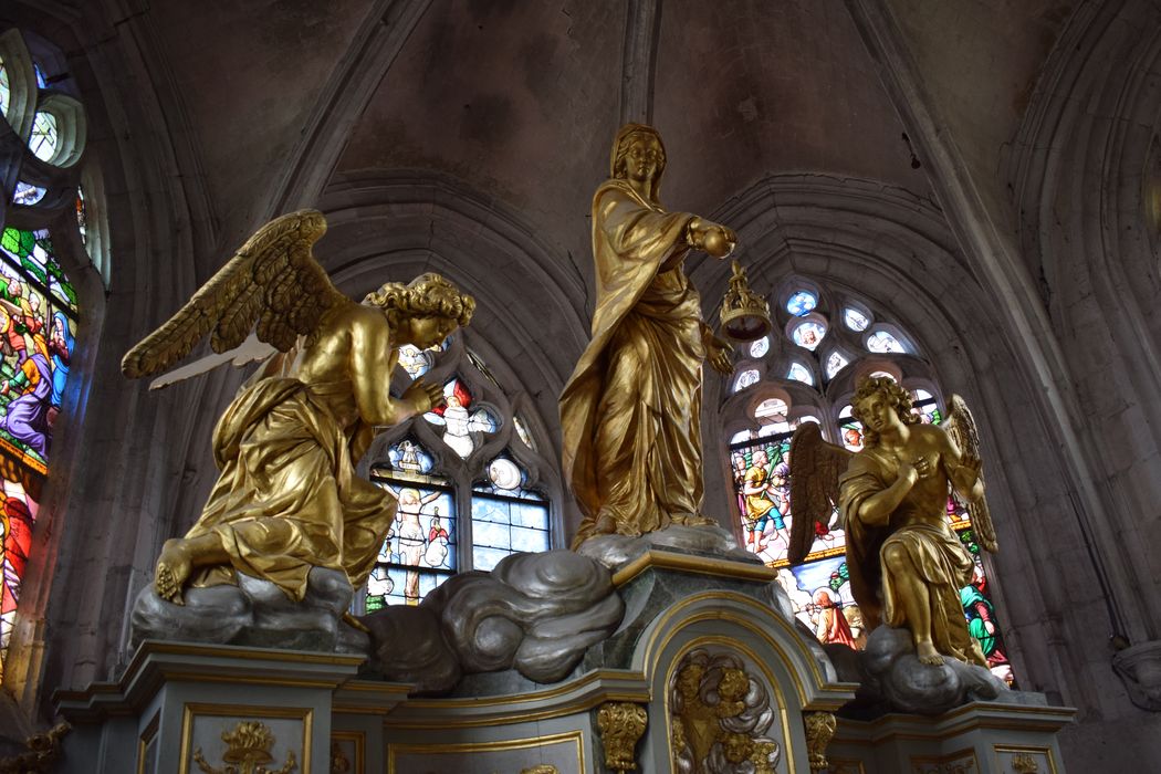 statues : Vierge, anges adorateurs