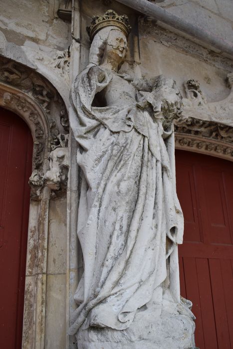 statue : Vierge à l'Enfant