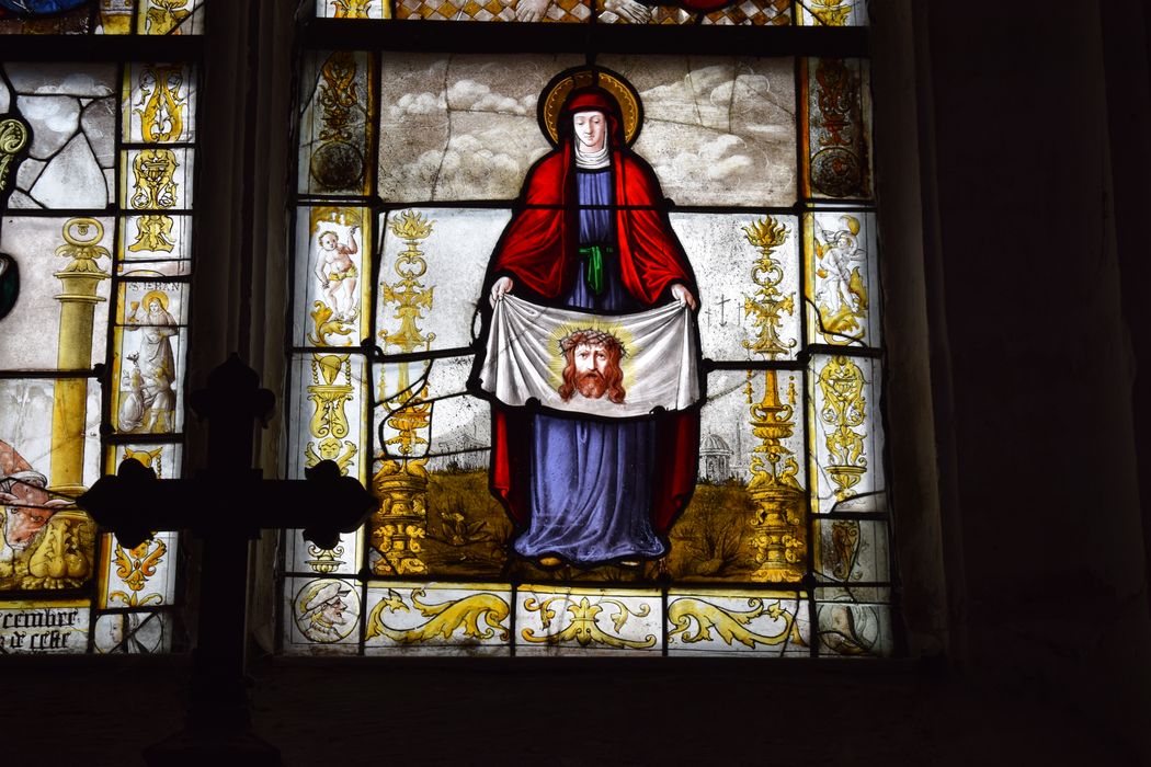 verrière : Trinité, Vierge à l'Enfant, saint Jean-Baptiste, un évêque, sainte Véronique (baie 10), détail