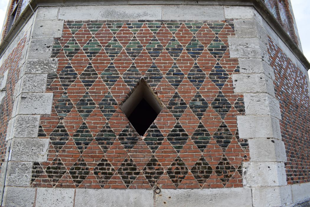 pigeonnier, détail des décors des maçonneries