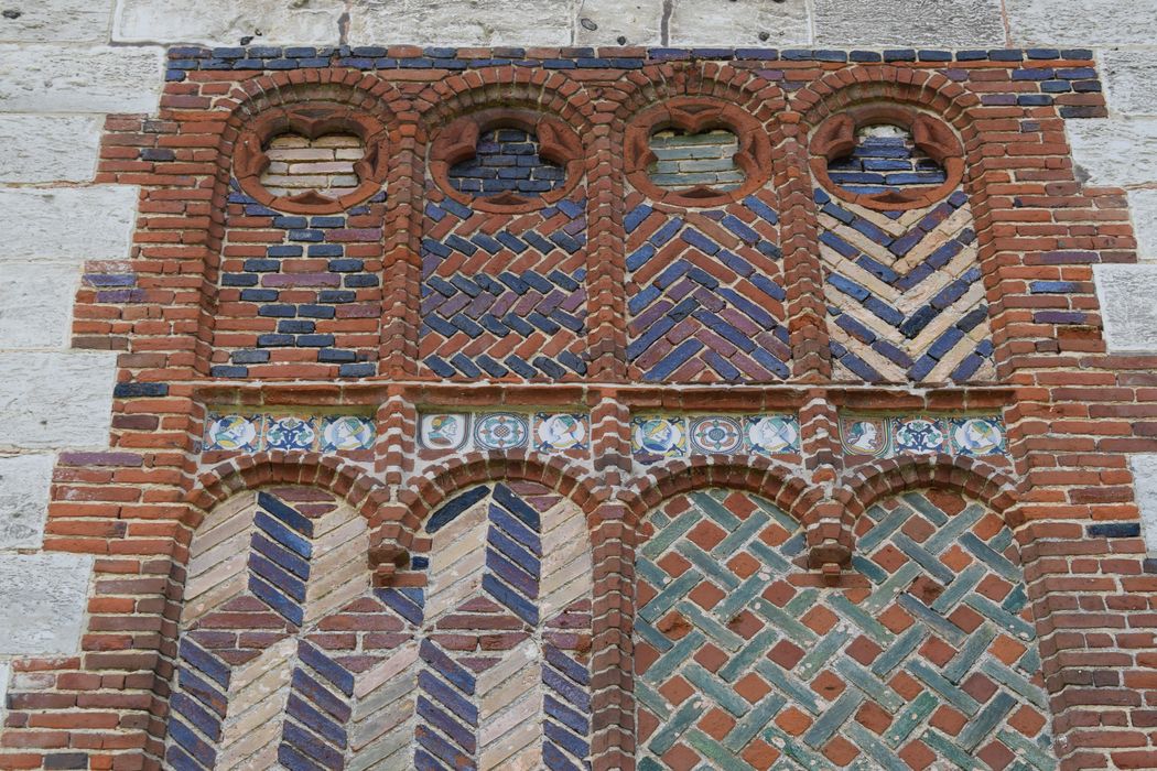 pigeonnier, détail des décors des maçonneries