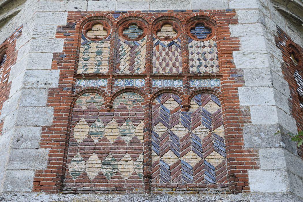 pigeonnier, détail des décors des maçonneries