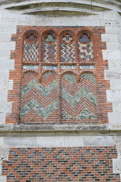 pigeonnier, détail des décors des maçonneries