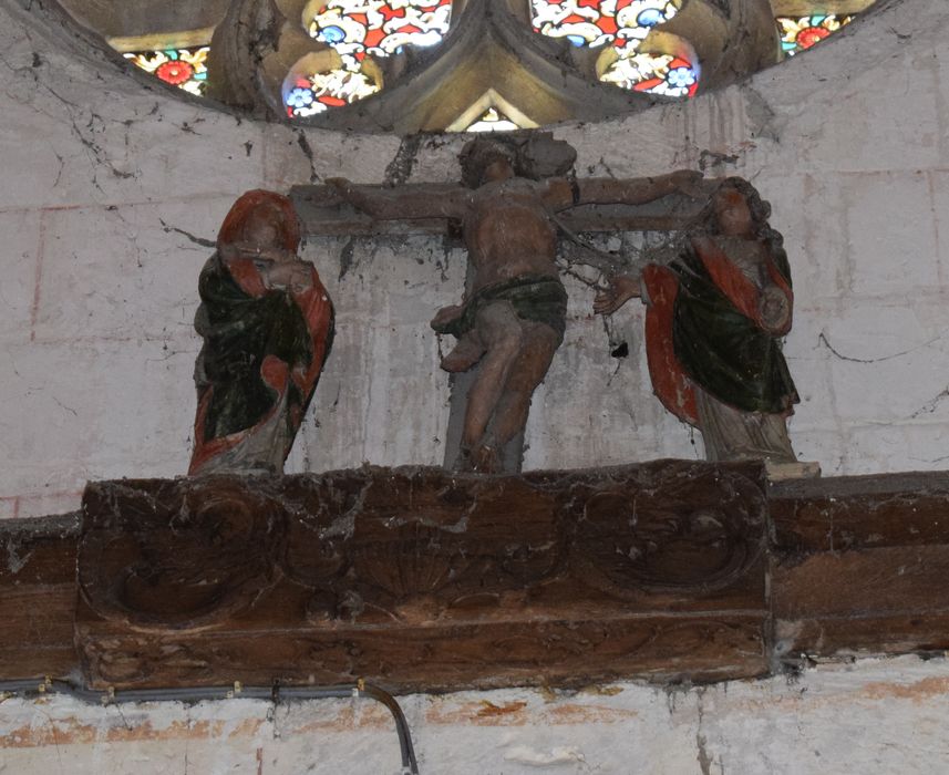 Trois statues de poutre de gloire : Christ en croix, Vierge et Saint Jean