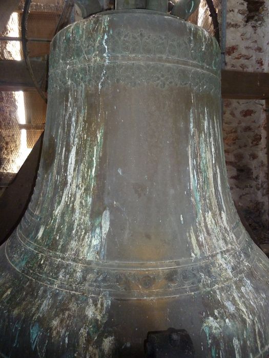 cloche, vue partielle - © Ministère de la Culture (France), Conservation des antiquités et des objets d’art des Yvelines – Tous droits réservés