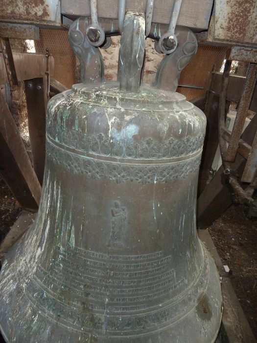 cloche, vue partielle - © Ministère de la Culture (France), Conservation des antiquités et des objets d’art des Yvelines – Tous droits réservés 
