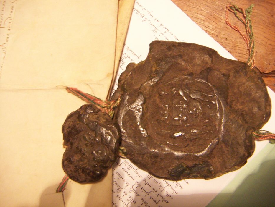 lettre patente autorisant l'implantation d'un carmel à Niort, détail du sceau (avers) - © Ministère de la Culture (France), Conservation des antiquités et des objets d’art des Deux-Sèvres – Tous droits réservés 