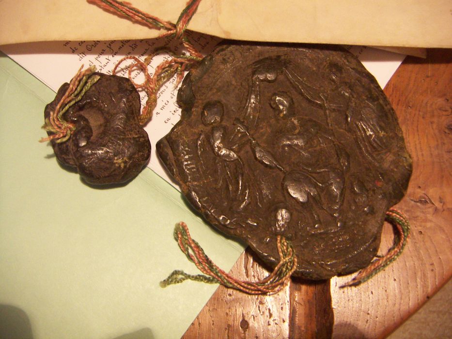 lettre patente autorisant l'implantation d'un carmel à Niort, détail du sceau (revers) - © Ministère de la Culture (France), Conservation des antiquités et des objets d’art des Deux-Sèvres – Tous droits réservés 