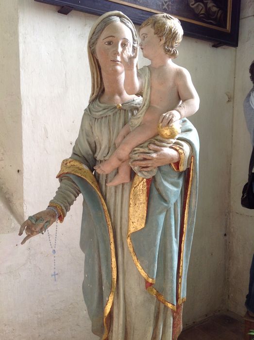 statue : Vierge à l'Enfant, vue partielle - © Ministère de la Culture (France), Conservation des antiquités et des objets d’art des Deux-Sèvres – Tous droits réservés 