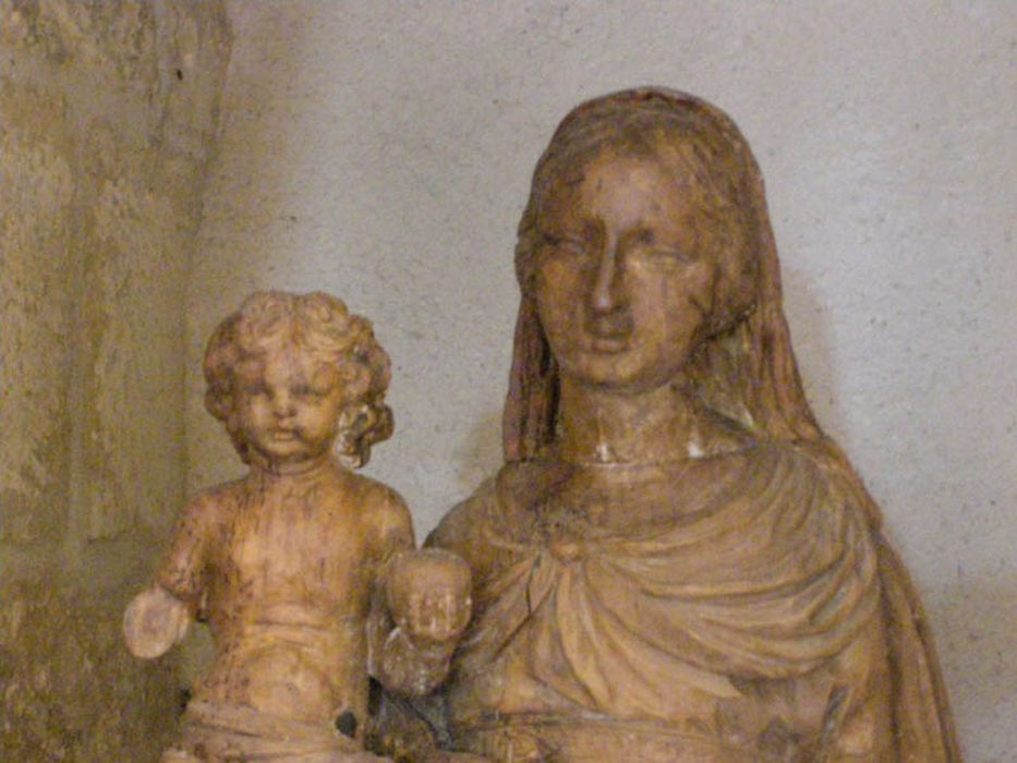 statue : Vierge à l'enfant, vue partielle