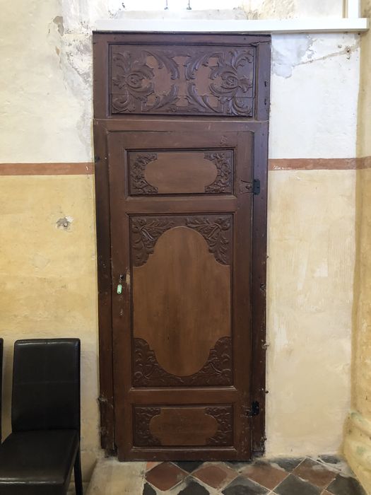 vantail de la porte d’accès de la sacristie