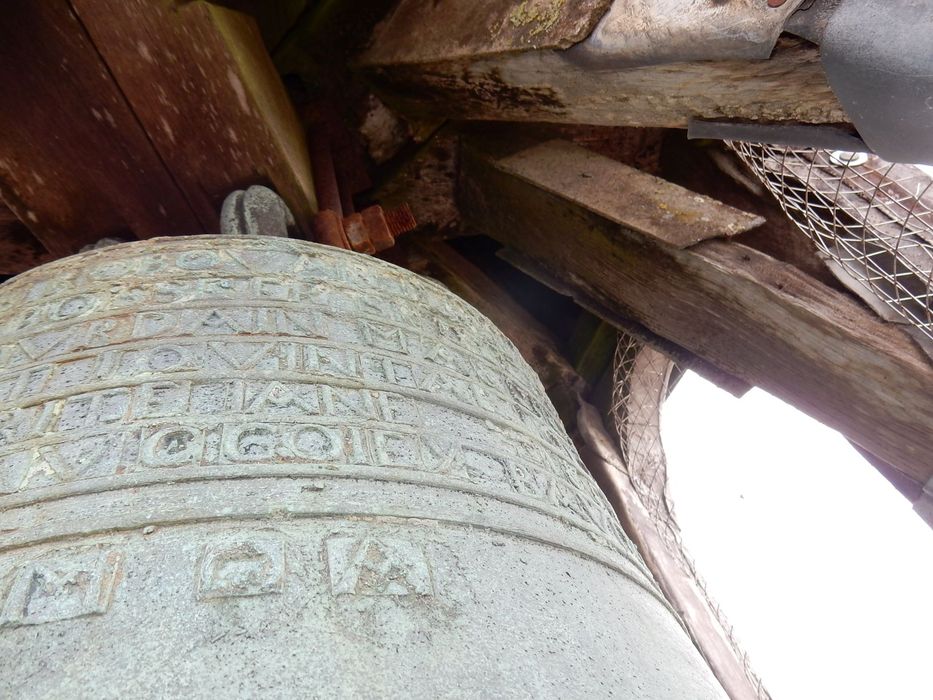 cloche, détail de l’inscription - © Ministère de la Culture (France), Conservation des antiquités et des objets d’art des Deux-Sèvres – Tous droits réservés 