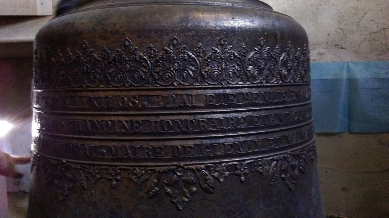 cloche, détail de l’inscription