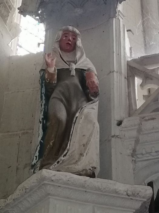 statue : Sainte femme tenant une boîte à onguent dans la main gauche