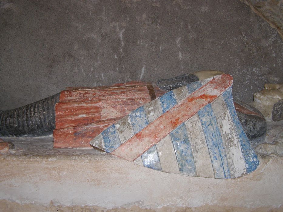 monument (gisant) de Guillaume de Parthenay, détail