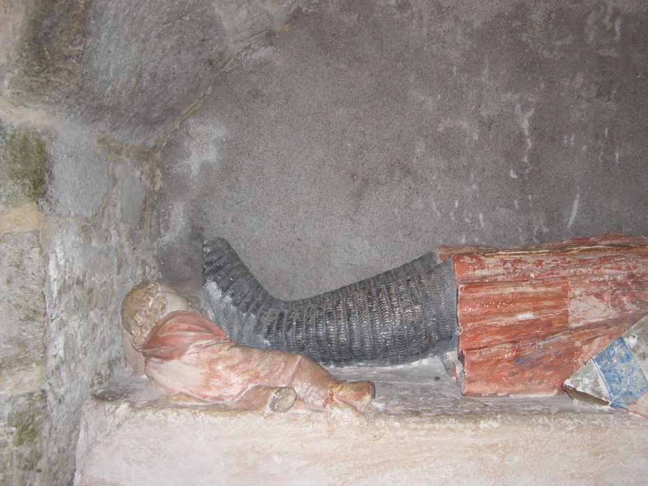 monument (gisant) de Guillaume de Parthenay, détail