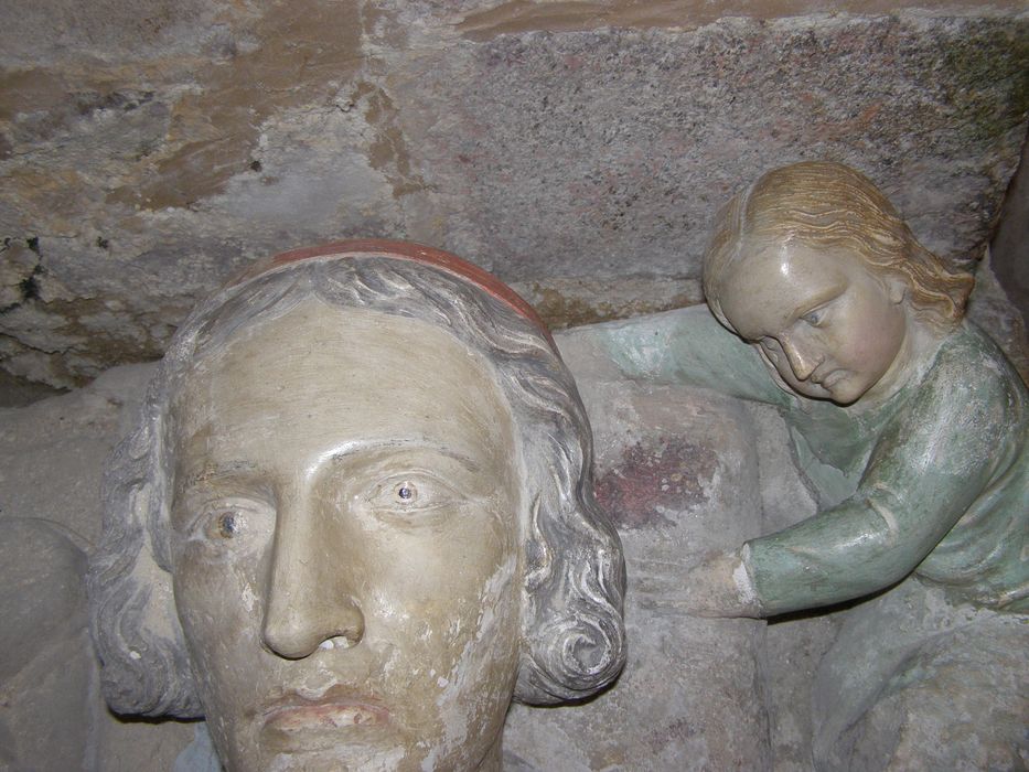 monument (gisant) de Guillaume de Parthenay, détail