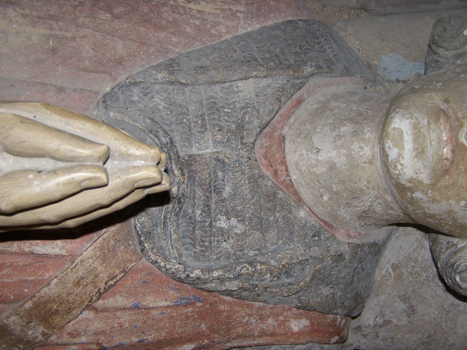 monument (gisant) de Guillaume de Parthenay, détail